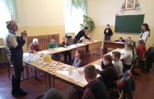 У Недільній школі при Свято-Покровському храмі м. Луцька був проведений майстер-клас по виготовленню новорічної іграшки-прикраси на ялинку